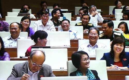 Bộ trưởng khiến Quốc hội ‘cười nghiêng ngả’: 'Tôi trả lời như vậy là để giảm stress cho đại biểu'