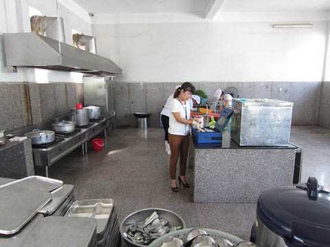 Kiểm tra 14 đơn vị cung cấp thức ăn cho tập thể