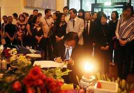 Người Việt tưởng nhớ nạn nhân vụ khủng bố tại Paris