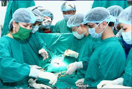 Bác sỹ chẩn đoán sai, bé trai 2 tuổi bị mổ nhầm