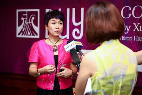 NTK Xuân Thu ra mắt đêm thời trang Duyên