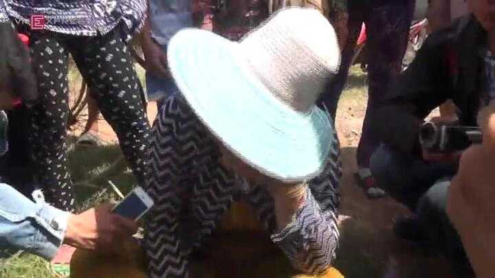 Video: Người thân ngã quỵ khi nghe tin dữ 3 mẹ con chết thảm