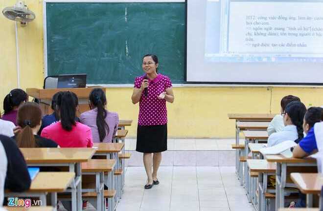 Cuộc sống thường ngày của nữ phó giáo sư ngôn ngữ học 8X