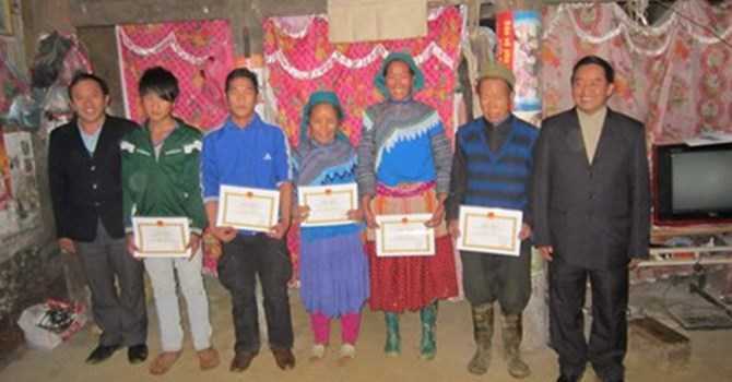 Thạc sĩ người Mông đưa cây tiền tỷ về bản