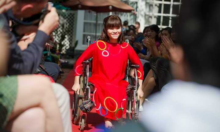 Xúc động với buổi trình diễn thời trang cho người khuyết tật