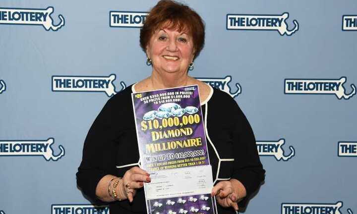 Kỳ lạ người phụ nữ 2 lần trúng siêu độc đắc 1 triệu USD