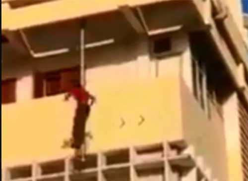 Clip: Nam sinh 'ngáo đá' nhảy từ tầng 4 xuống đất