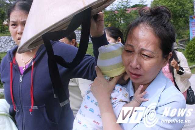 Ngày chào đời đáng thương của bé 5 tháng tuổi có bố là tử tù