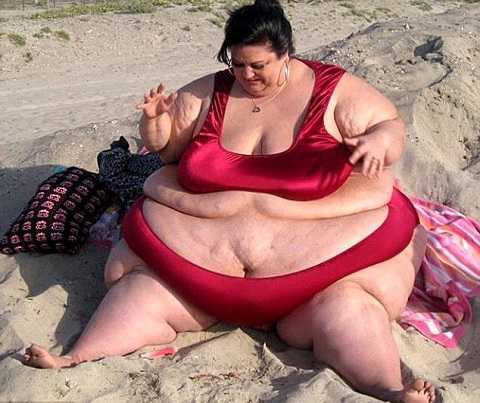 Nặng hơn 320kg vì... bạn trai vỗ béo