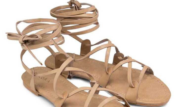 Những kiểu giày dép thời trang bạn không nên bỏ qua trong năm nay