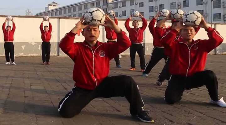 Video: Đột nhập lò đào tạo kungfu bóng đá đầu tiên ở Trung Quốc
