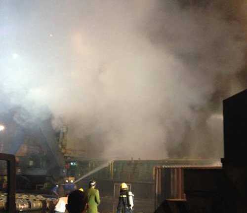 Cứu hàng trăm tấn phốt pho cháy, 52 cảnh sát bị nhiễm độc