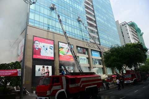 Diễn tập chữa cháy và cứu nạn - cứu hộ qui mô lớn tại Vincom Center Đồng Khởi