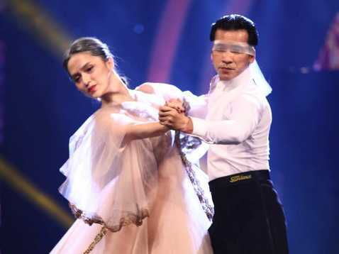 Hương Giang Idol hoá gái già dụ dỗ trai trẻ