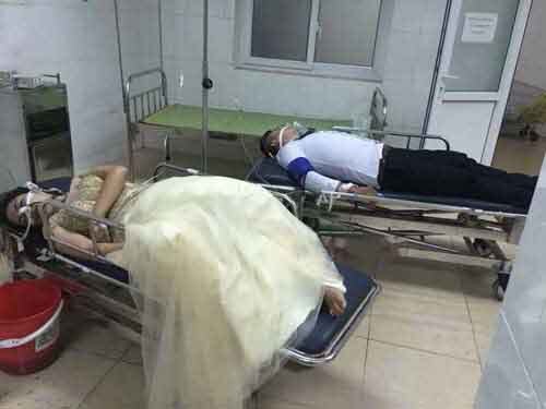 Đôi nam nữ mặc áo cưới tự tử trong khách sạn