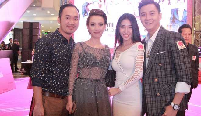 Thu Trang 'hút hồn' khán giả với vẻ gợi cảm khi dự sự kiện