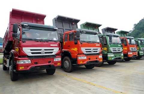 Cuối năm, xe tải Trung Quốc 'rầm rập' đổ về Việt Nam