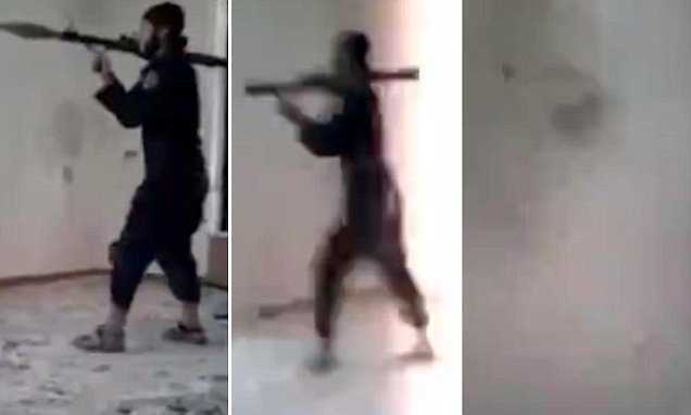 Clip: Khủng bố IS bắn súng diệt tăng tự phá tan sào huyệt của mình