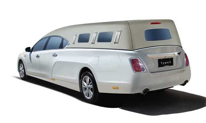 Hãng Mitsuoka ra mắt xe tang cao cấp đầu tiên trên thế giới