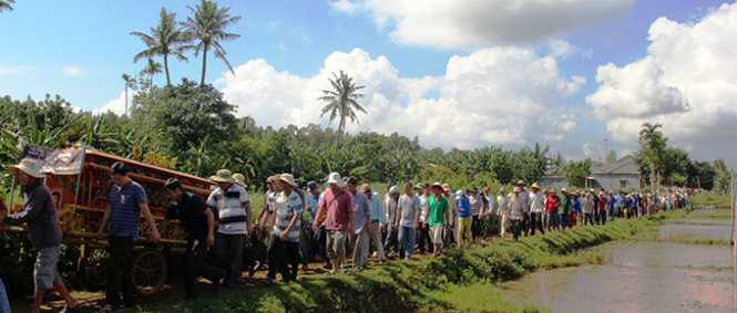 Nghìn người xót xa đưa tiễn ngư dân bị bắn chết ở Trường Sa