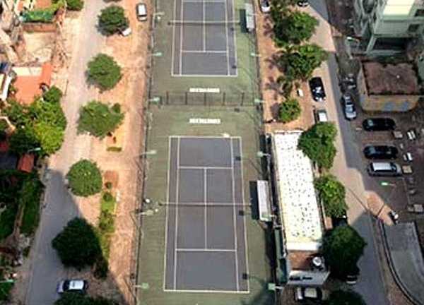 Gần 3.000 m2 'đất vàng' công viên bị hô biến thành sân tennis