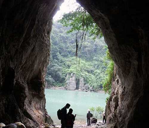 Khám phá 23 hang động vừa được phát hiện tại Hạ Long