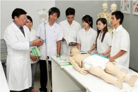 Phó Thủ tướng: Đào tạo ngành y, chất lượng hàng đầu, tăng cường hậu kiểm