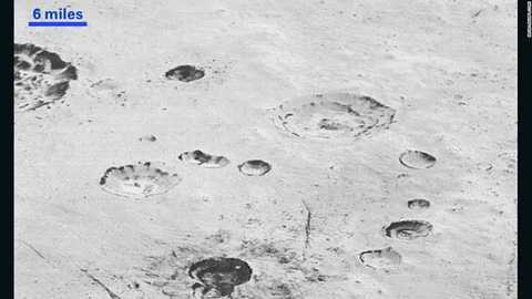 NASA mới công bố ảnh cận cảnh sao Diêm vương