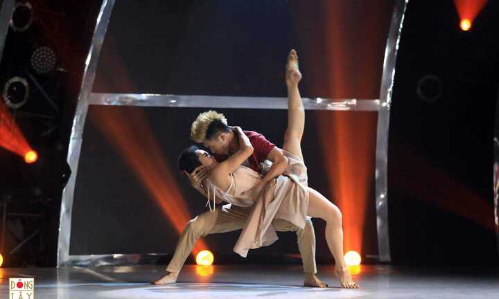 Hải Anh - Đôi chân ballet trong Thử thách cùng bước nhảy