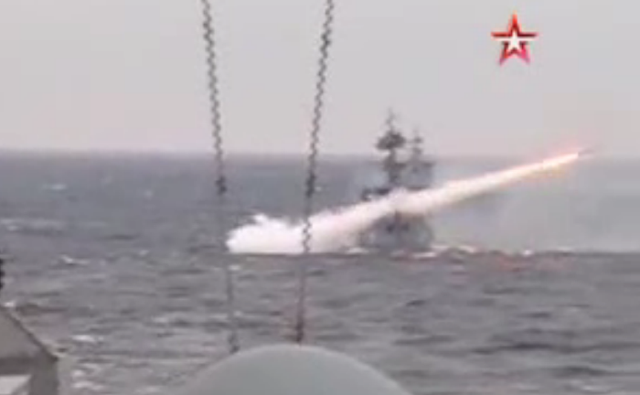 Video: Hạm đội phương Bắc khai hỏa súng trên tháp pháo