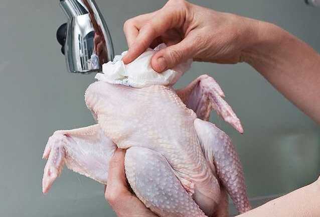 Cách mua thịt gà tươi không tiêm hóa chất, không 'ăn' chất vàng ô