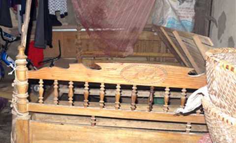 Ngủ dậy phát hiện vợ chết trên giường