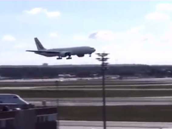 Màn hạ cánh 'rụng tim' của phi cơ Airbus A330