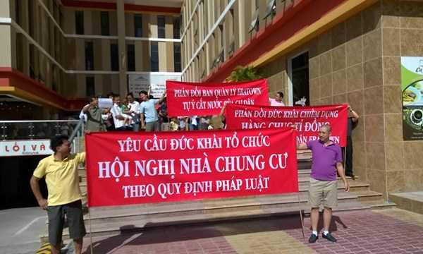 Chủ đầu tư chiếm dụng phí bảo trì, cư dân căng bảng phản đối