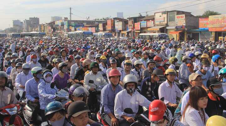 Ung thư thành đại dịch ở Việt Nam 5 năm tới: Tại sao nói 'cái chết đến từ xe máy'?