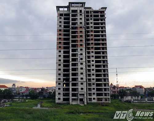 Giáo viên tiểu học rơi từ tòa nhà 20 tầng tử vong