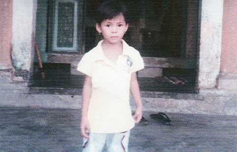 Không có tiền chữa, bệnh bé gái xinh xắn ngày càng nặng