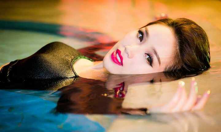 Bảo Thy xin phép bố mẹ để được sexy