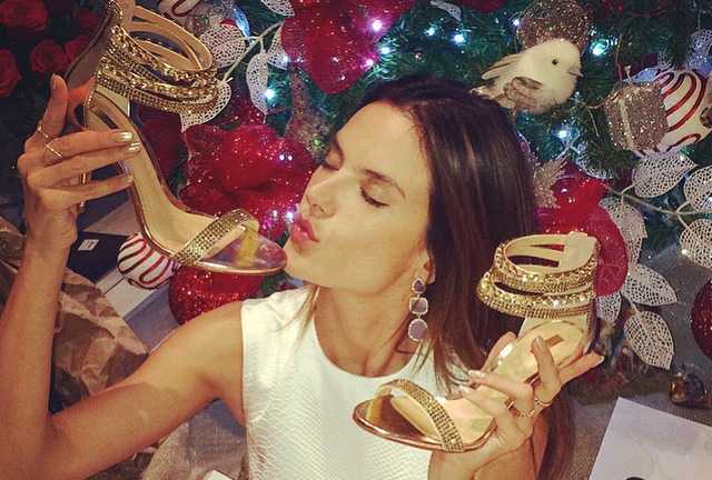 Gợi ý quà Giáng sinh làm người bạn yêu sướng 'ngất ngây'