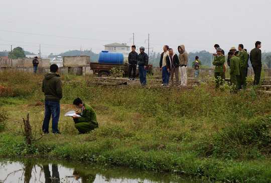 Người đàn ông chết bất thường, nằm sấp dưới ruộng rau