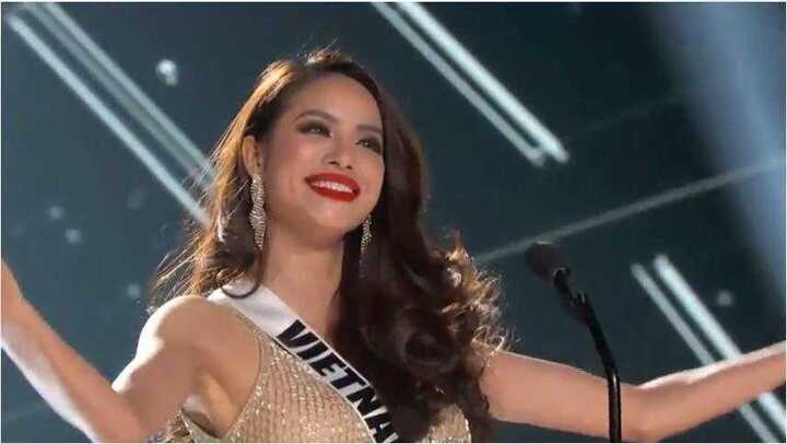 Phạm Hương tiết lộ việc tự trang điểm trong đêm bán kết Hoa hậu hoàn vũ 2015