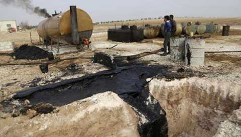 Liều mình khám phá xưởng lọc dầu của IS