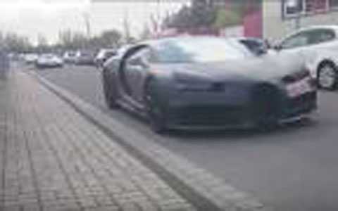 Bugatti Chiron bất ngờ xuất hiện cùng dàn siêu xe