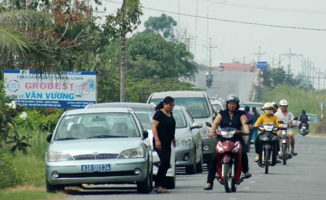 Bí thư Sóc Trăng yêu cầu làm rõ vụ đoàn xe công 'rủ nhau' đi ăn giỗ