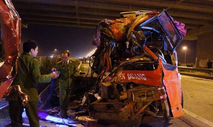 Hiện trường vụ tai nạn thảm khốc trên cao tốc Nội Bài - Lào Cai