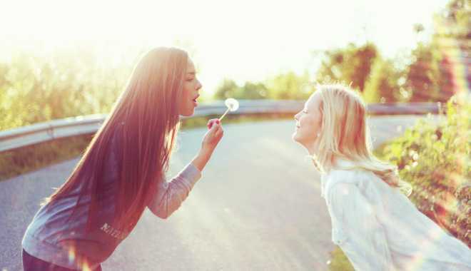 Vì sao bạn nên có một cô bạn thân đồng tính?