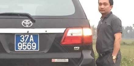 Đuổi việc tài xế Sở GTVT Nghệ An làm luật, tấn công phóng viên