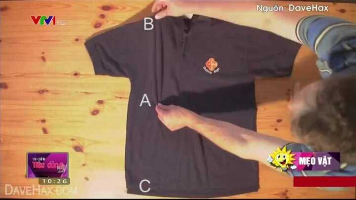 Video: Mẹo gấp áo ‘đỉnh cao’ chỉ trong chớp mắt