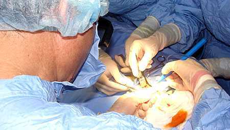 Tiến sỹ Lê Vương Văn Vệ khám nam học, vô sinh miễn phí cho hoàn cảnh đặc biệt