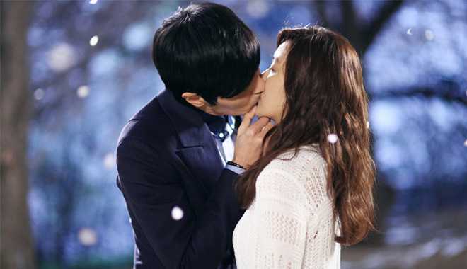 Chàng có ý gì khi tặng bạn món quà Noel này?